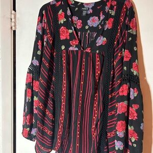 torrid size 1 Black Tunic with Red & Blue Rose Print and Stripes